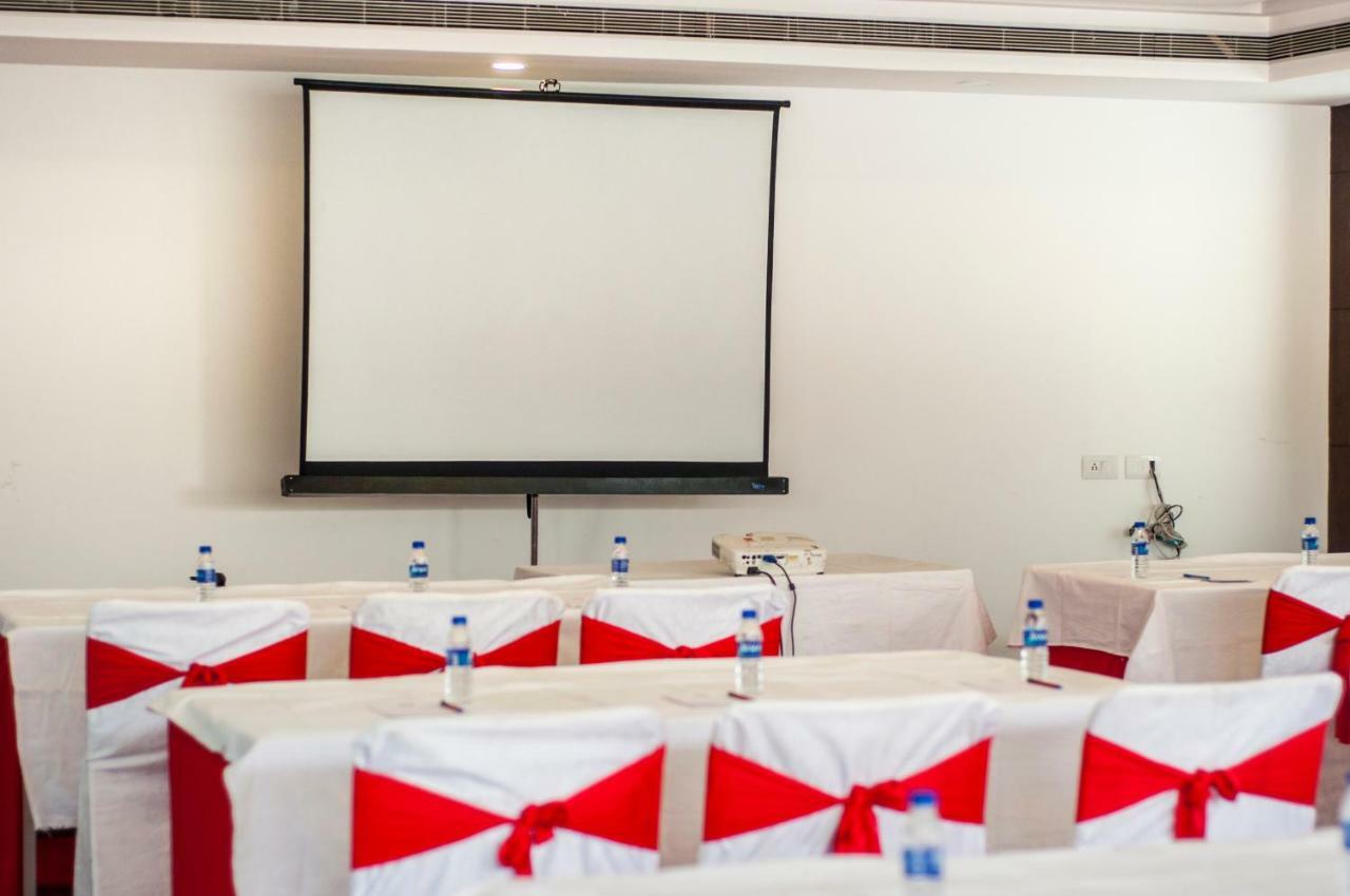 Jalsa Resort Indore Buitenkant foto