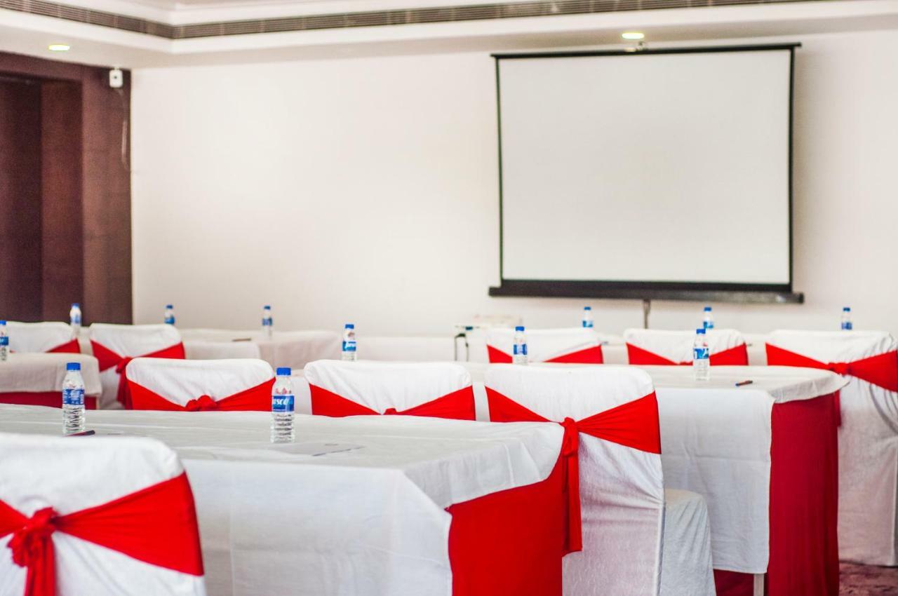 Jalsa Resort Indore Buitenkant foto