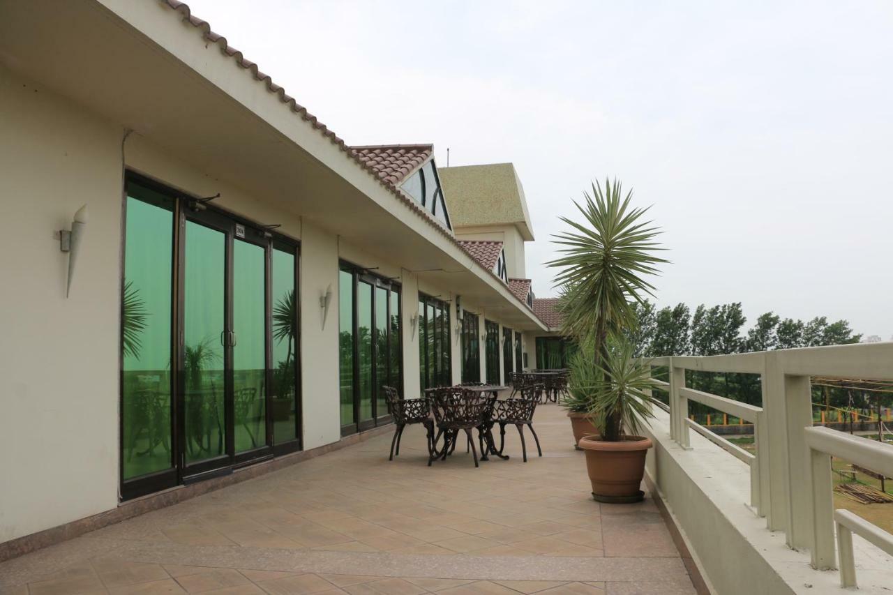 Jalsa Resort Indore Buitenkant foto
