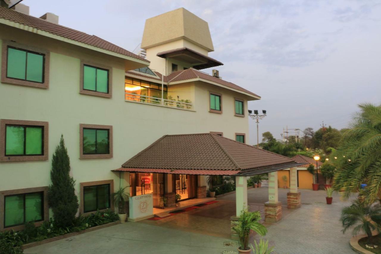 Jalsa Resort Indore Buitenkant foto