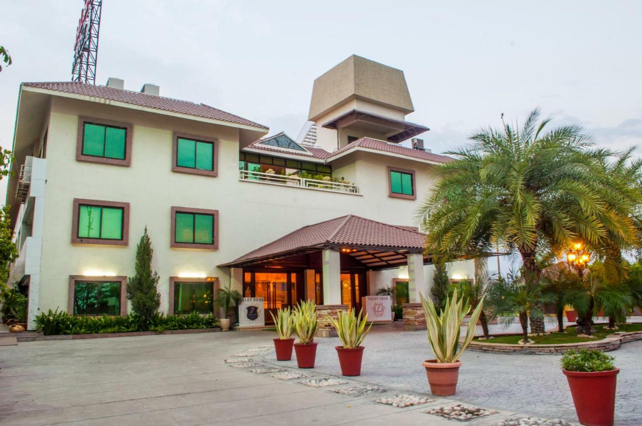Jalsa Resort Indore Buitenkant foto