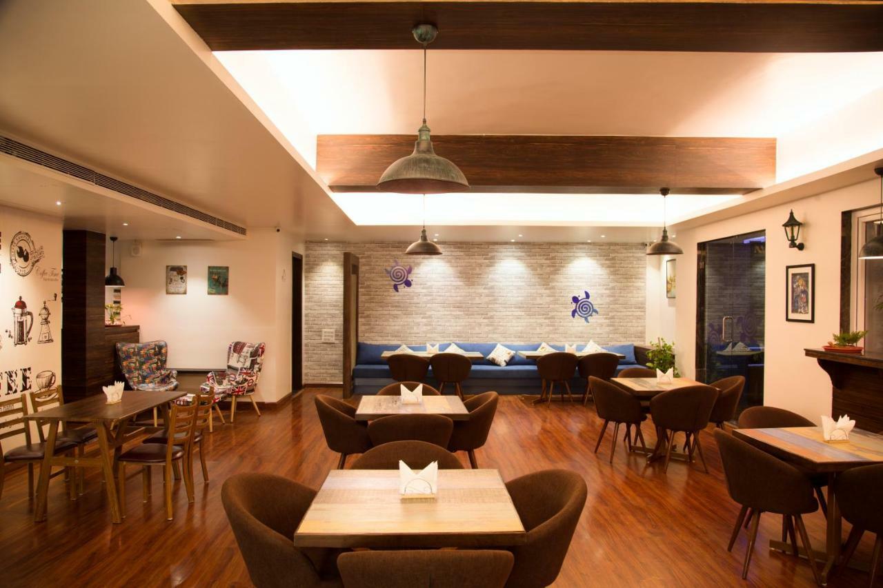 Jalsa Resort Indore Buitenkant foto