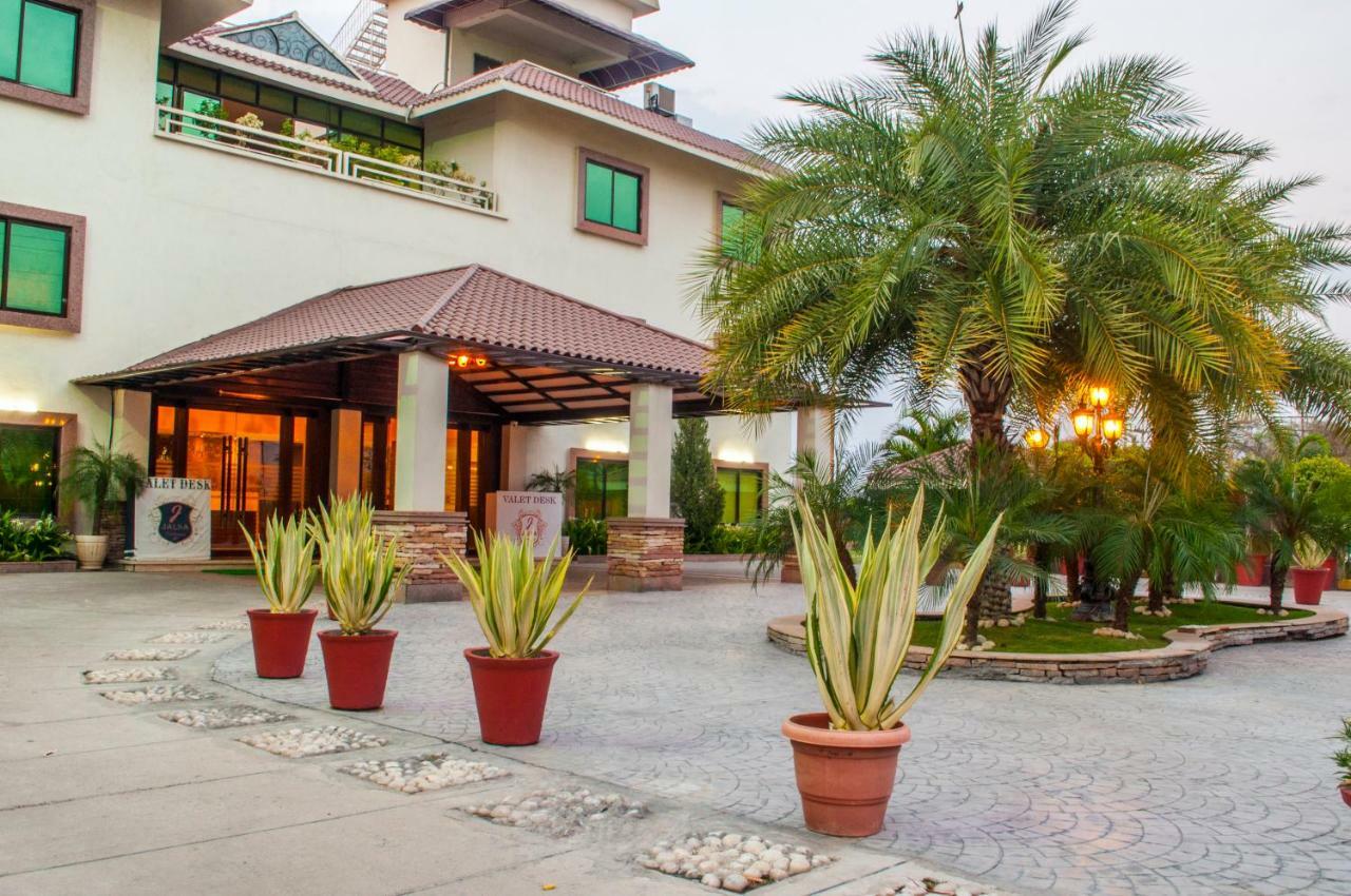 Jalsa Resort Indore Buitenkant foto