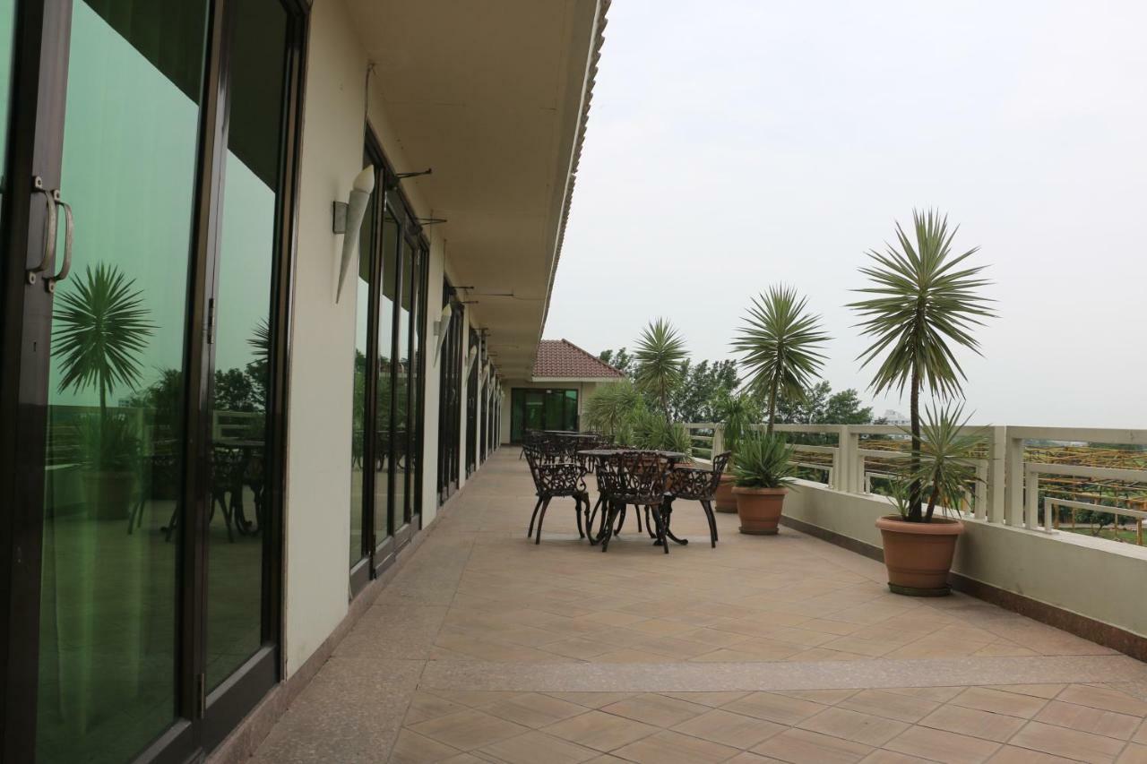 Jalsa Resort Indore Buitenkant foto