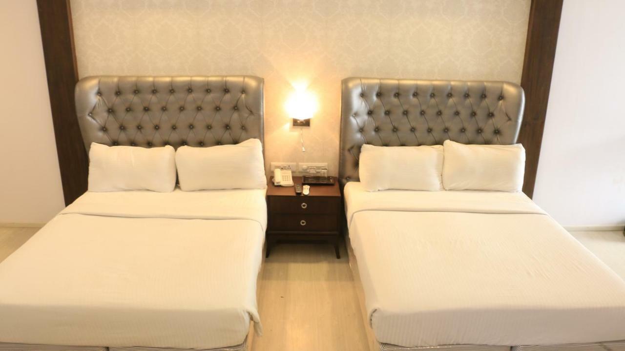 Jalsa Resort Indore Buitenkant foto