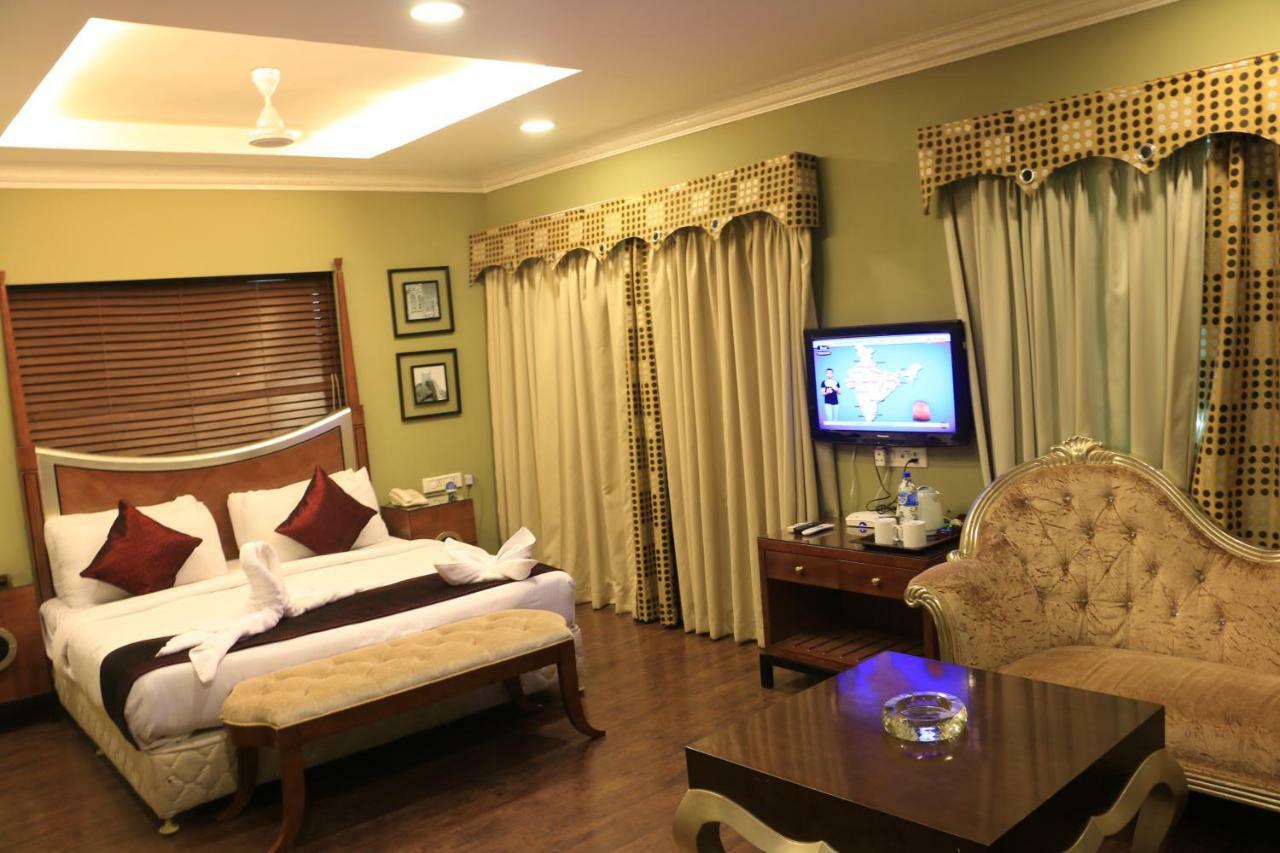 Jalsa Resort Indore Buitenkant foto