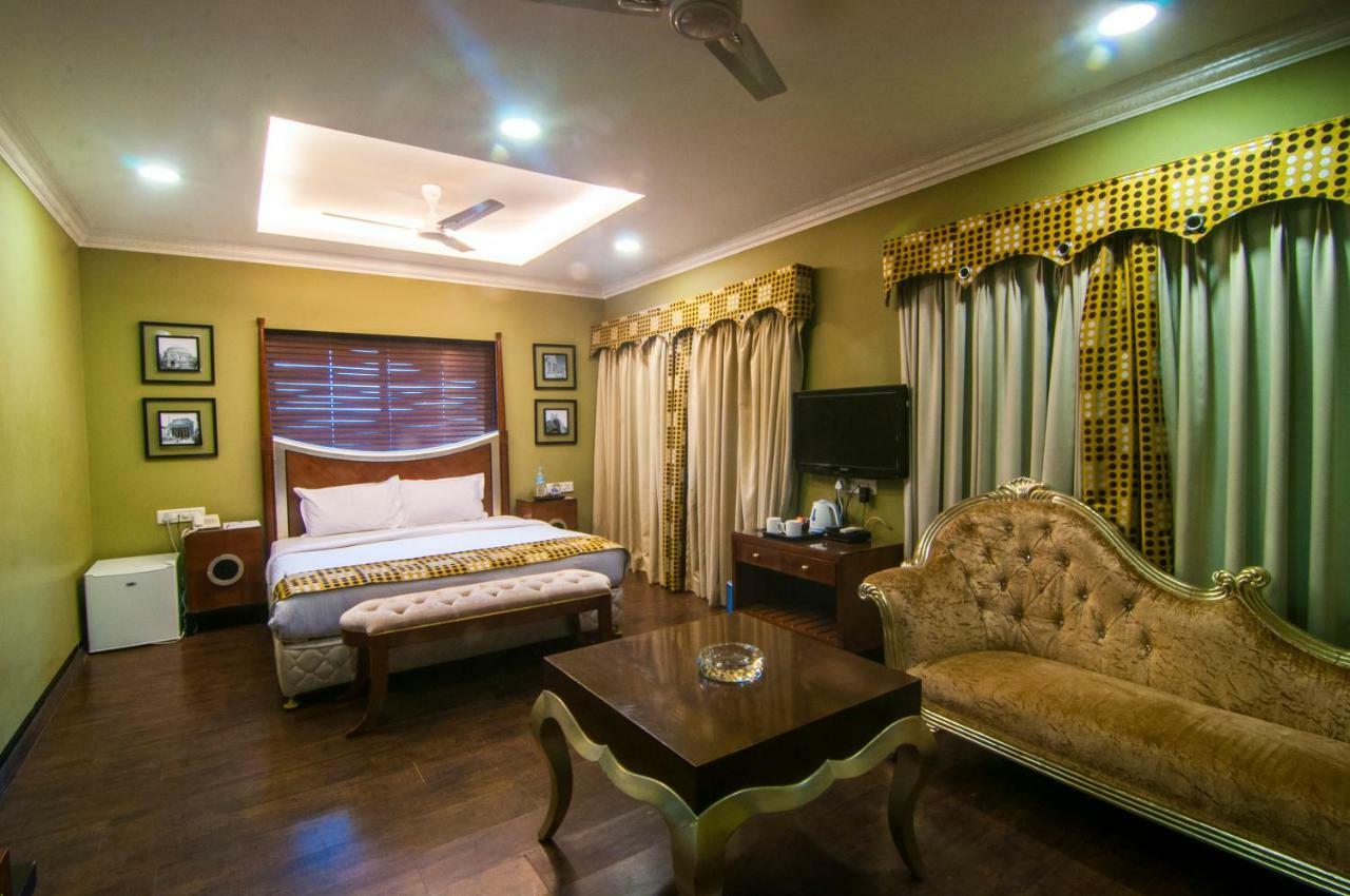 Jalsa Resort Indore Buitenkant foto