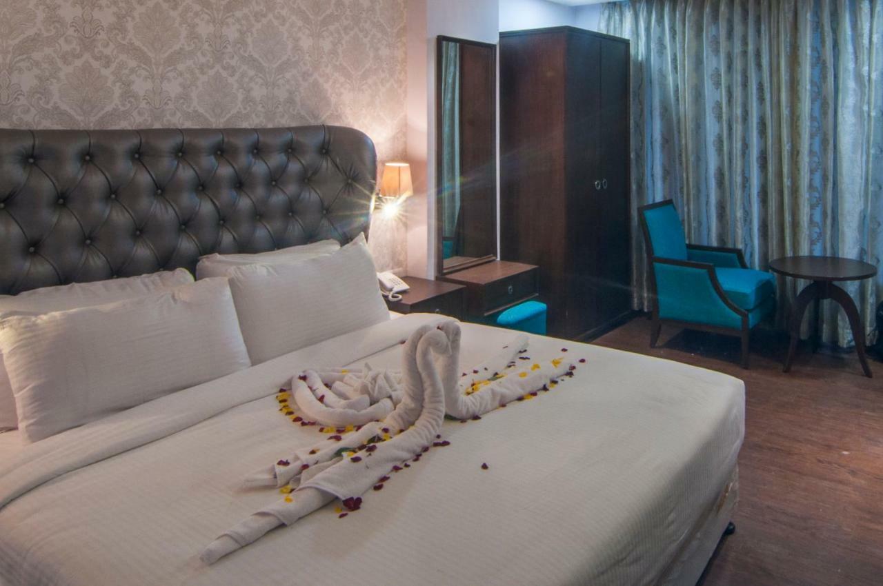Jalsa Resort Indore Buitenkant foto