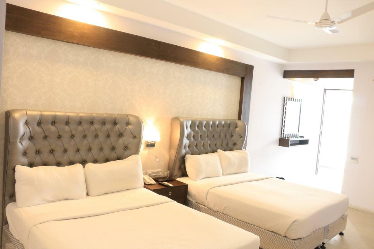 Jalsa Resort Indore Buitenkant foto