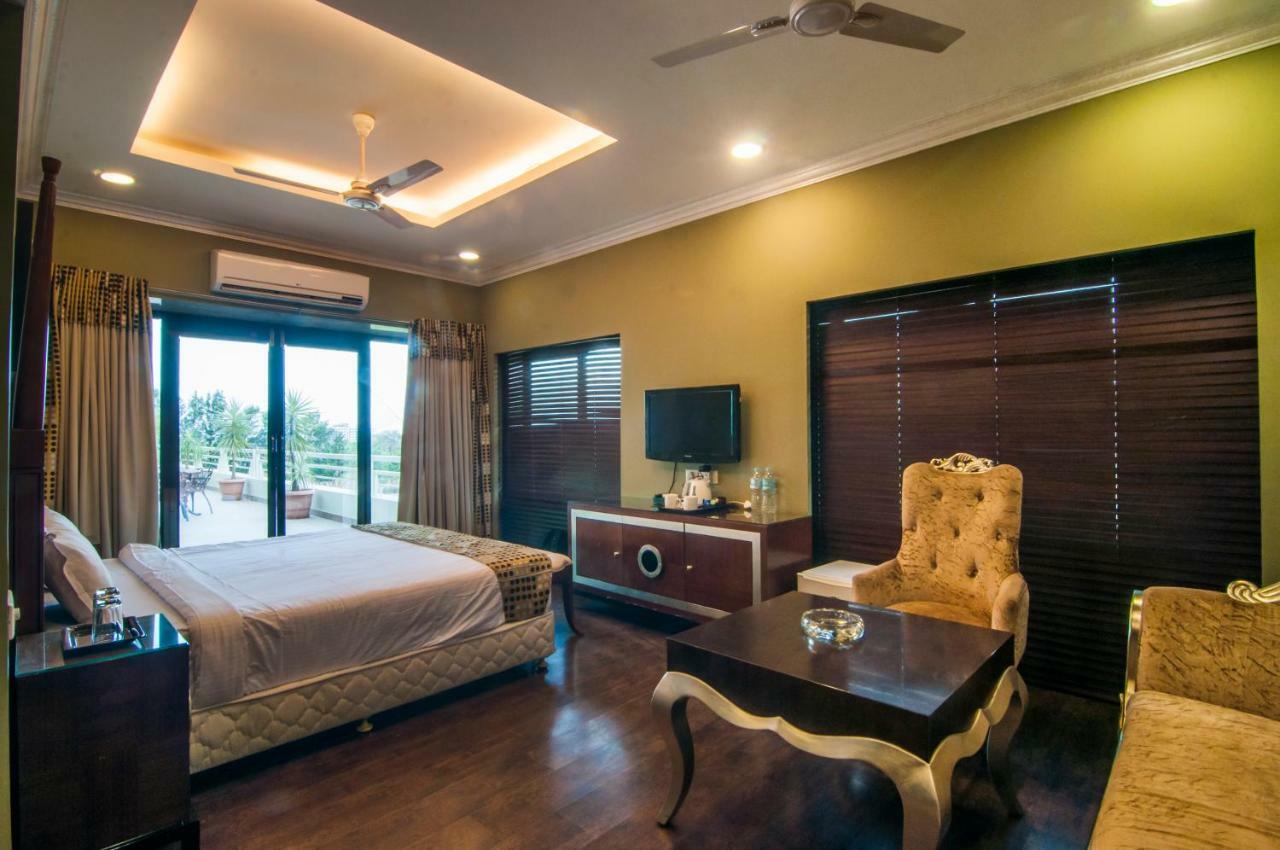 Jalsa Resort Indore Buitenkant foto