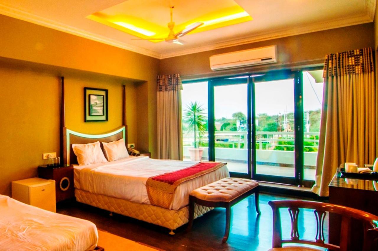 Jalsa Resort Indore Buitenkant foto