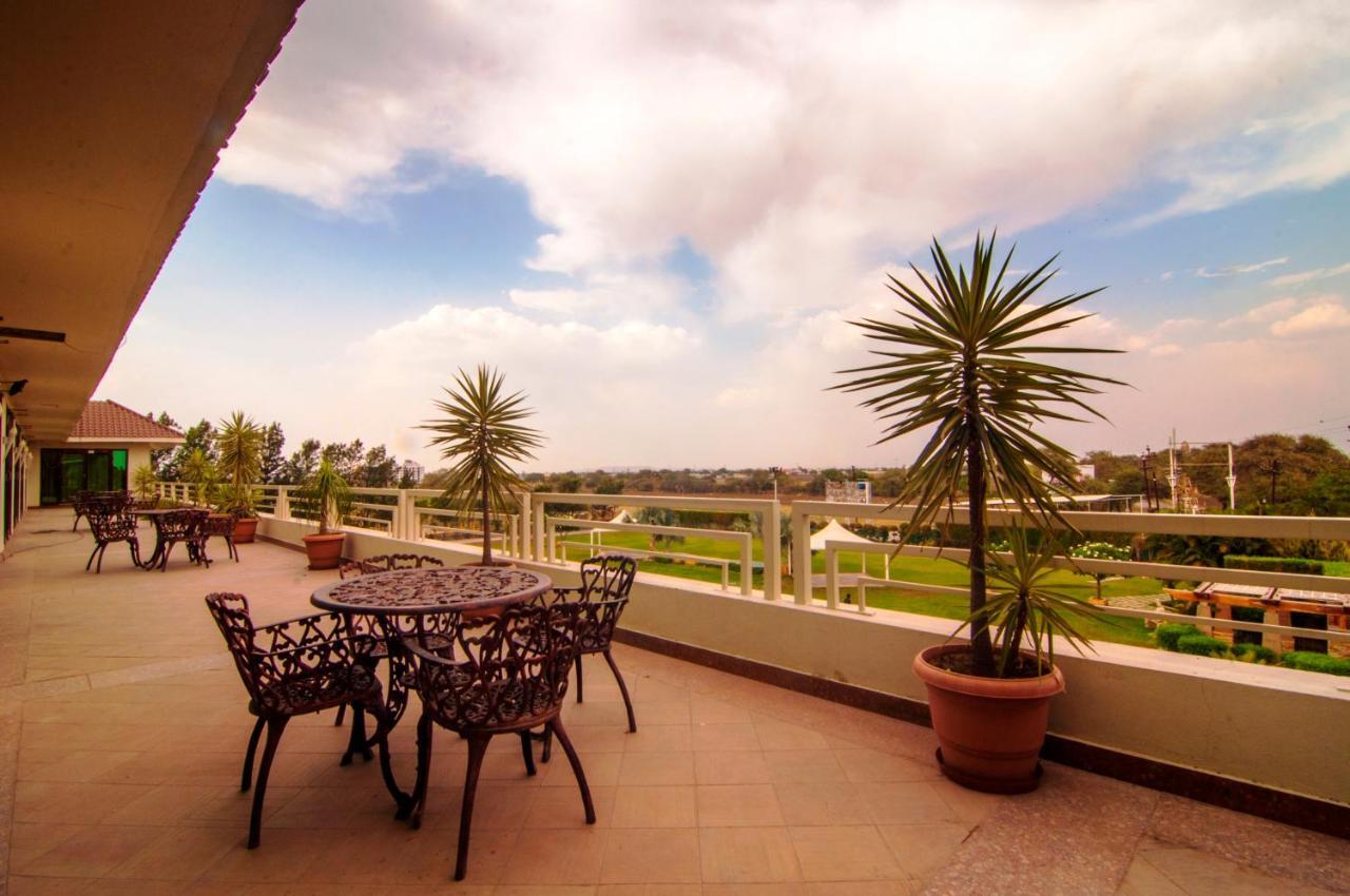 Jalsa Resort Indore Buitenkant foto