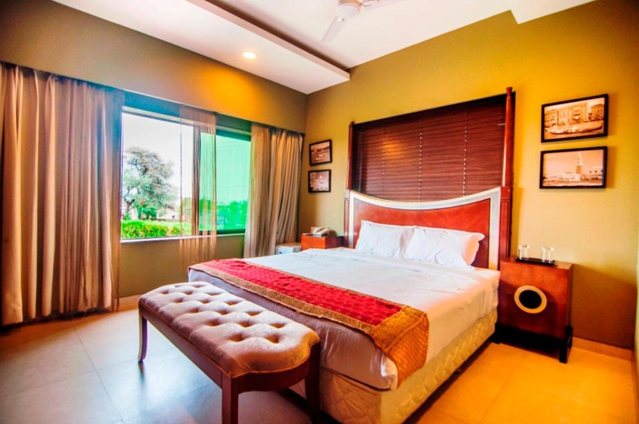 Jalsa Resort Indore Buitenkant foto