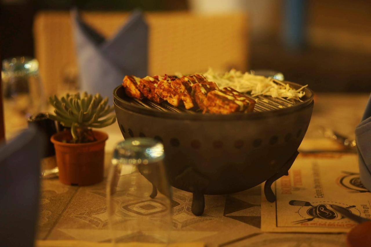 Jalsa Resort Indore Buitenkant foto