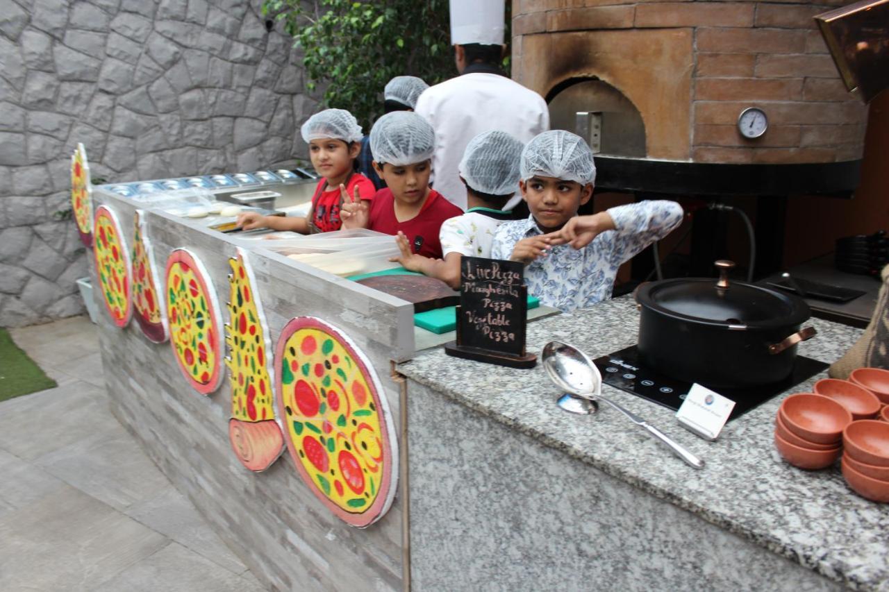 Jalsa Resort Indore Buitenkant foto