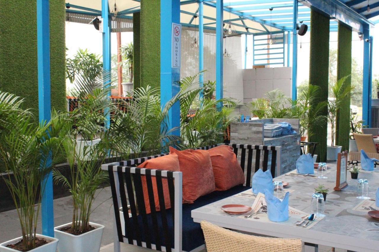Jalsa Resort Indore Buitenkant foto